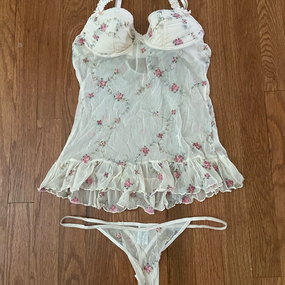 Cream with pink and flowers lingerie set